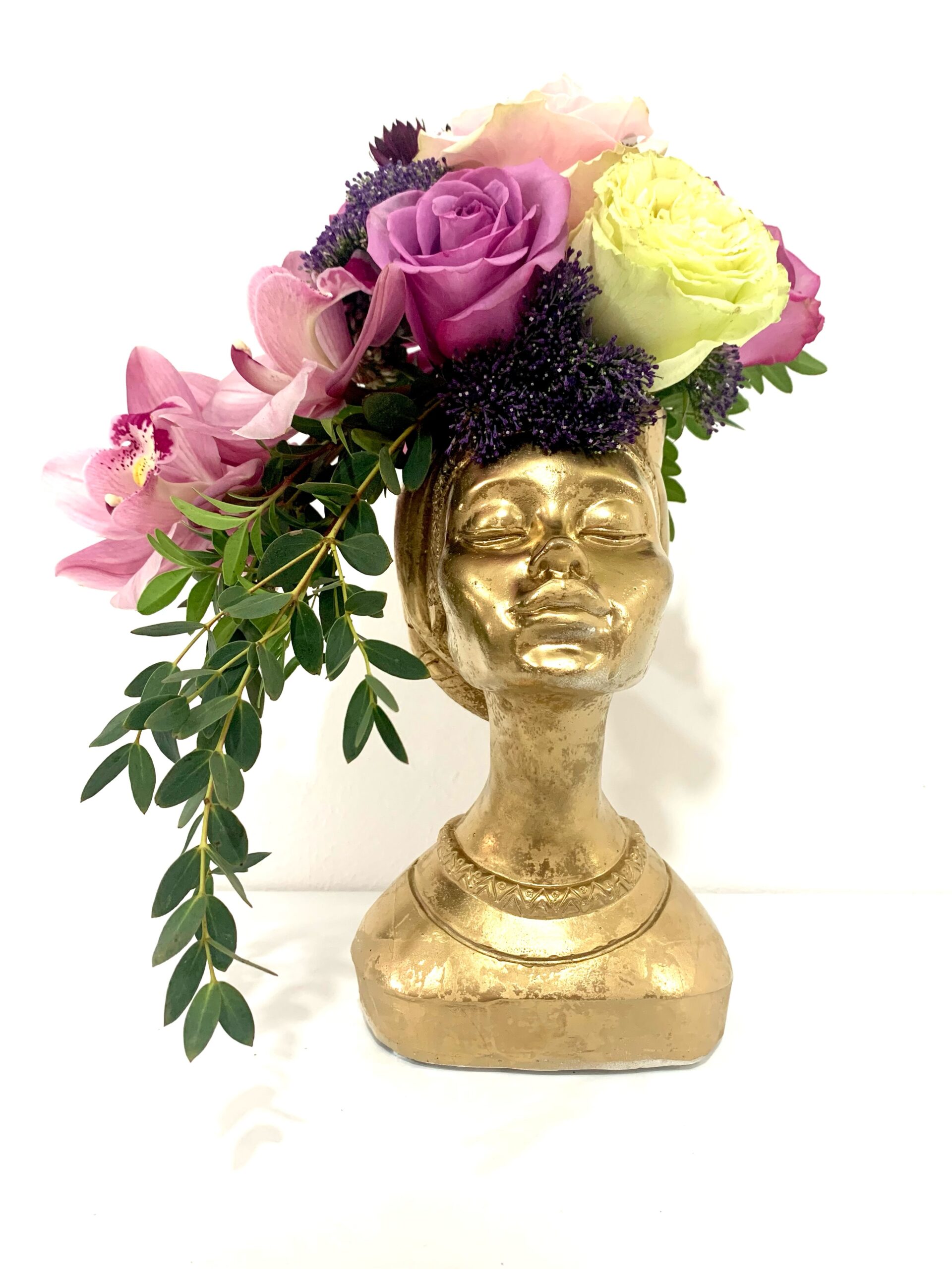 Statuetă egipteană cu flori multicolore